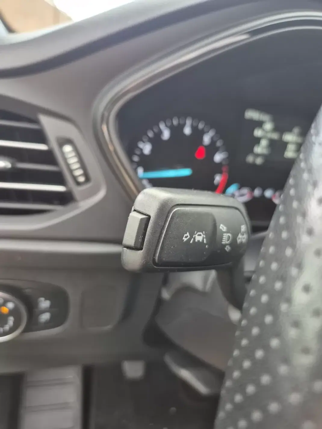 Ford Focus SW 2022 - 17450 EUR, 57000 km - AUTO.MOTO.pt - 57000km - foto 11 de 28