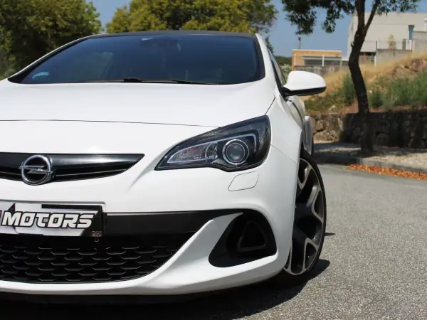 Opel Astra Coupe 2016 - 23000 EUR, 90000 km - AUTO.MOTO.pt - 90000km - foto 13 de 32