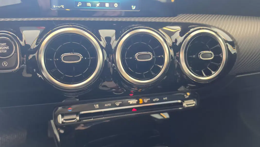 Mercedes-Benz A 180 2019 - 18900 EUR, 238120 km - AUTO.MOTO.pt - 238120km - foto 41 de 53