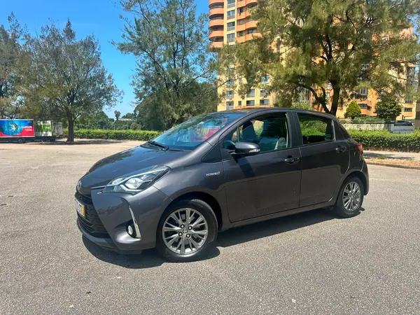 Toyota Yaris 2017 - 14500 EUR, 110000 km - AUTO.MOTO.pt - 110000km - foto 2 de 14