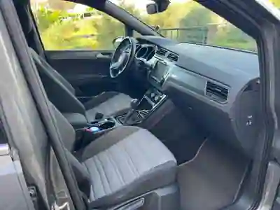 Volkswagen Touran 2017 - 19000 EUR, 135000 km - AUTO.MOTO.pt - 135000km - foto 11 de 18