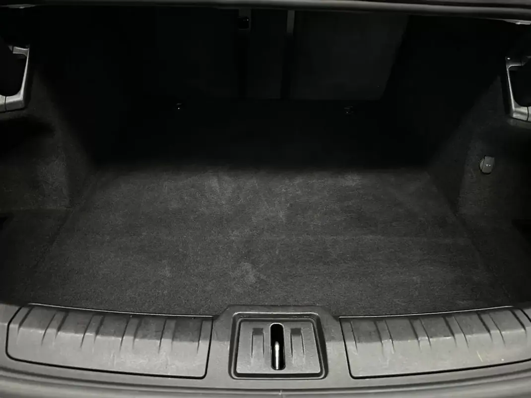 Porsche Taycan 2023 - 68800 EUR, 94000 km - AUTO.MOTO.pt - 94000km - foto 12 de 20