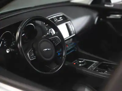 Jaguar F-Pace 2017 - 23990 EUR, 91000 km - AUTO.MOTO.pt - 91000km - foto 14 de 21