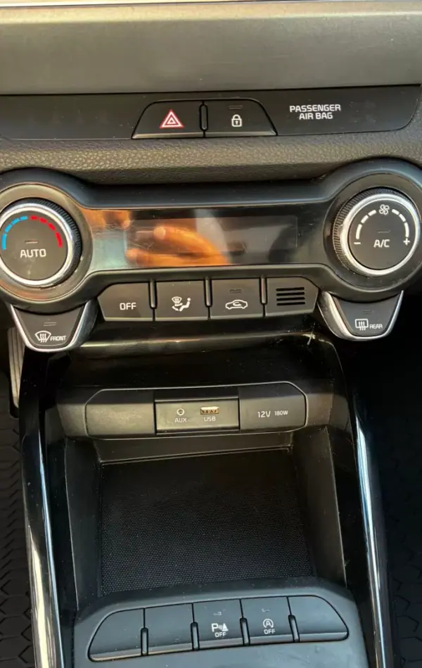 Kia Stonic 2020 - 15990 EUR, 95920 km - AUTO.MOTO.pt - 95920km - foto 6 de 20