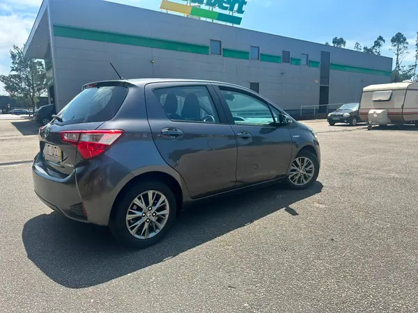 Toyota Yaris 2017 - 14500 EUR, 110000 km - AUTO.MOTO.pt - 110000km - foto 6 de 14