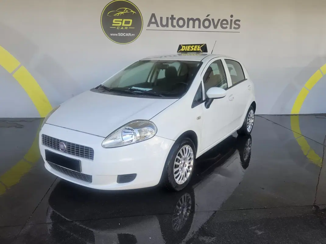 Fiat Punto 2011 - 4750 EUR, 174000 km - AUTO.MOTO.pt - 174000km - foto 1 de 9