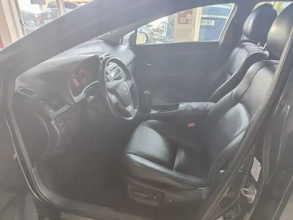 Toyota Avensis SW 2009 - 9950 EUR, 243525 km - AUTO.MOTO.pt - 243525km - foto 30 de 31
