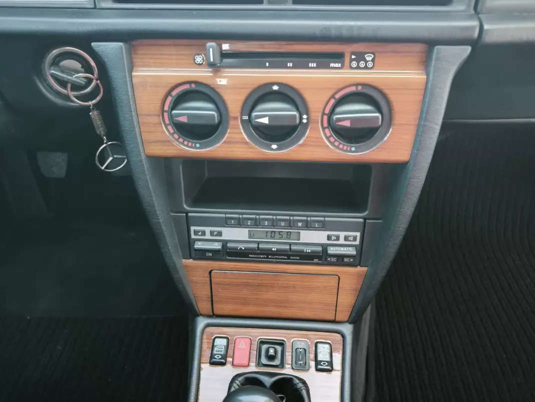Mercedes-Benz 1993 - 9950 EUR, 89439 km - AUTO.MOTO.pt - 89439km - foto 46 de 60