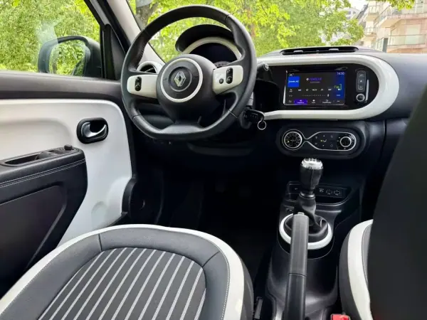 Renault Twingo 2021 - 9390 EUR, 158900 km - AUTO.MOTO.pt - 158900km - foto 15 de 33