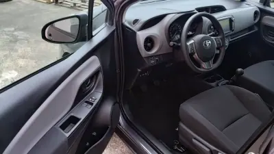 Toyota Yaris 2018 - 12500 EUR, 68000 km - AUTO.MOTO.pt - 68000km - foto 11 de 24