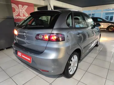 SEAT Ibiza 2007 - 3950 EUR, 300900 km - AUTO.MOTO.pt - 300900km - foto 11 de 30