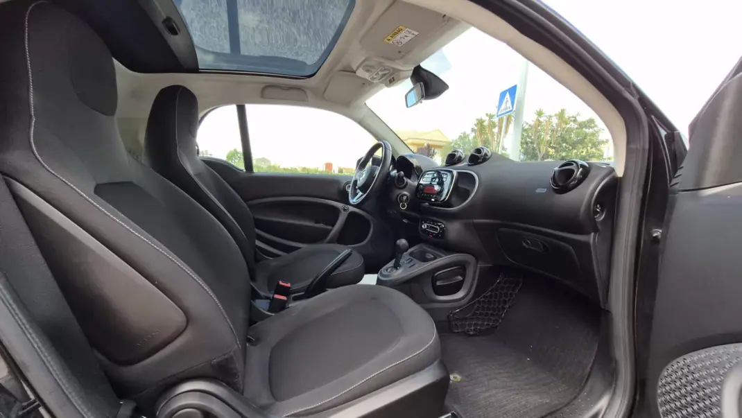 Smart ForTwo Coupé 2019 - 13480 EUR, 79000 km - AUTO.MOTO.pt - 79000km - foto 4 de 8