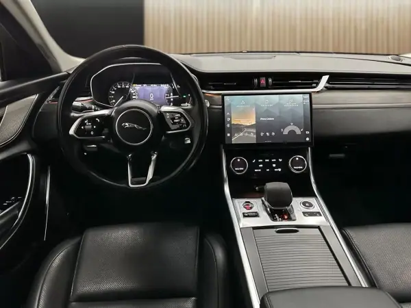 Jaguar XF Sportbrake 2021 - 34990 EUR, 119000 km - AUTO.MOTO.pt - 119000km - foto 8 de 23