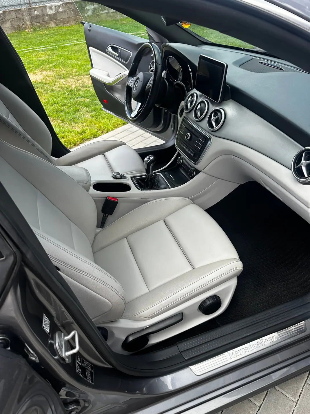 Mercedes-Benz CLA 180 2015 - 13500 EUR, 173000 km - 173000km - foto 4 de 5