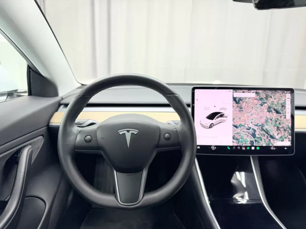 Tesla Model 3 2019 - 22750 EUR, 159999 km - AUTO.MOTO.pt - 159999km - foto 18 de 23