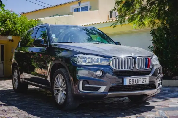 BMW X5 40 d xDrive Pack M 2015 Diesel — 151 421 km · Faro BMW X5 40 d xDrive Pack M 2015 Diesel