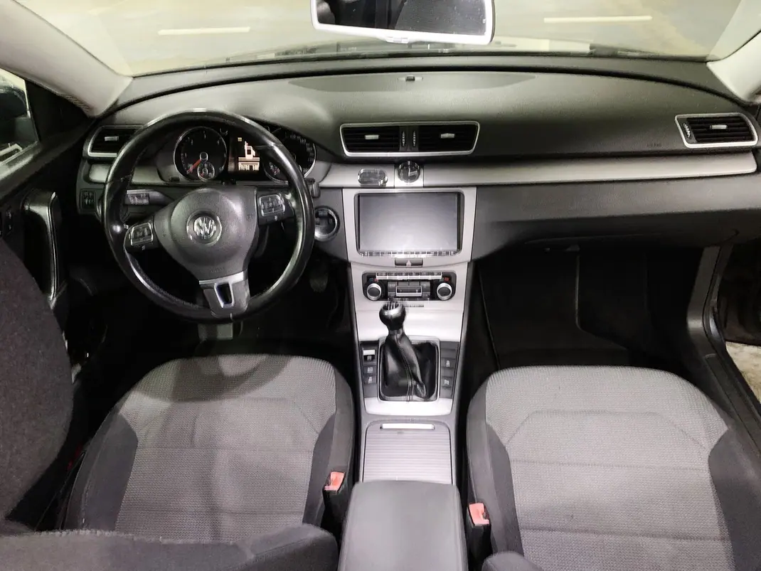 Volkswagen Passat Variant 2011 - 6500 EUR, 277000 km - AUTO.MOTO.pt - 277000km - foto 1 de 10