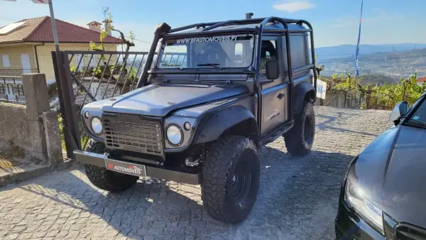Land Rover Defender 2001 - 35000 EUR, 81787 km - AUTO.MOTO.pt - 81787km - foto 2 de 57