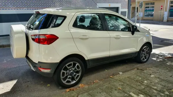Ford EcoSport 2014 - 10900 EUR, 137000 km - AUTO.MOTO.pt - 137000km - foto 4 de 20