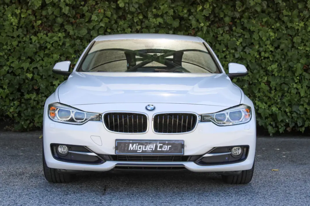 BMW 318 2014 - 15900 EUR, 144000 km - 144000km - foto 2 de 18