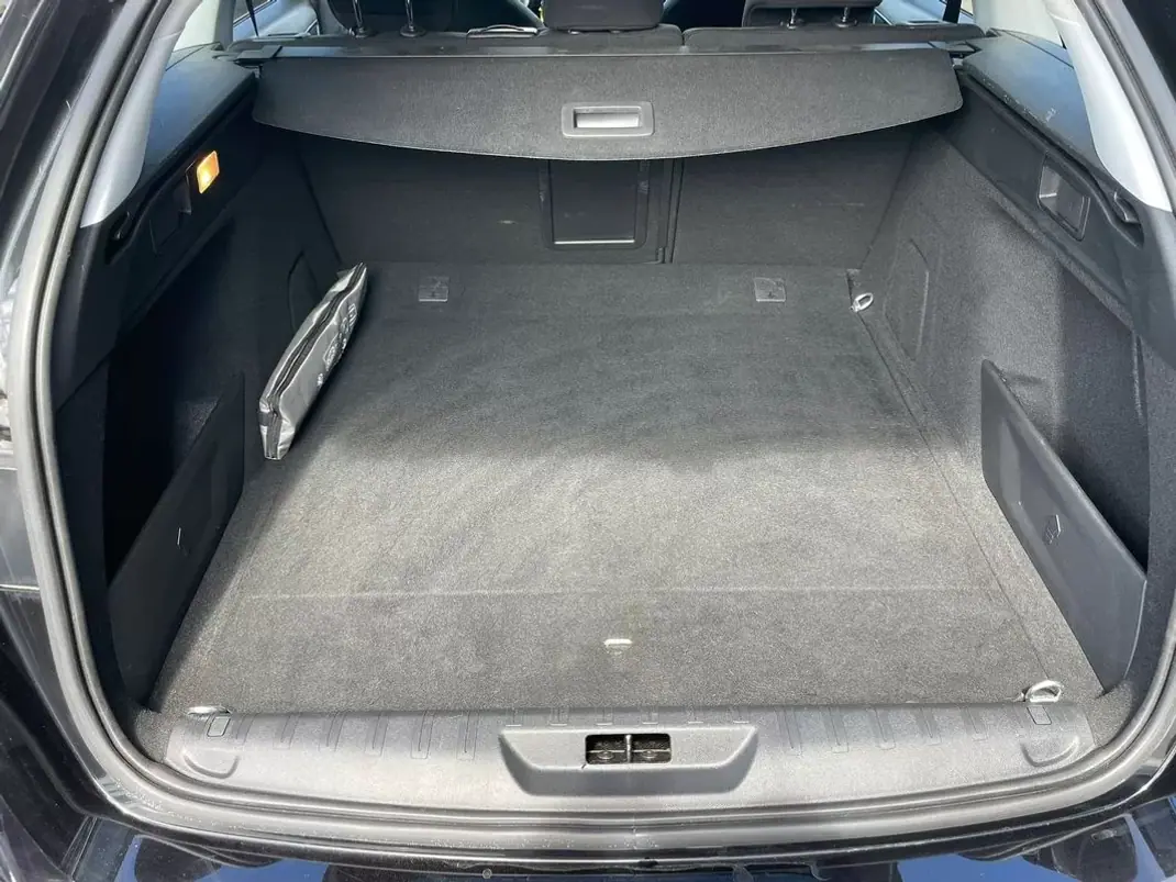 Peugeot 308 2021 - 15200 EUR, 92693 km - AUTO.MOTO.pt - 92693km - foto 19 de 24