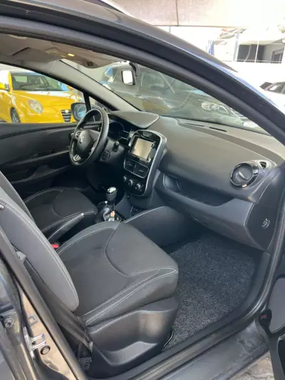 Renault Clio 2018 - 13900 EUR, 147279 km - AUTO.MOTO.pt - 147279km - foto 4 de 7