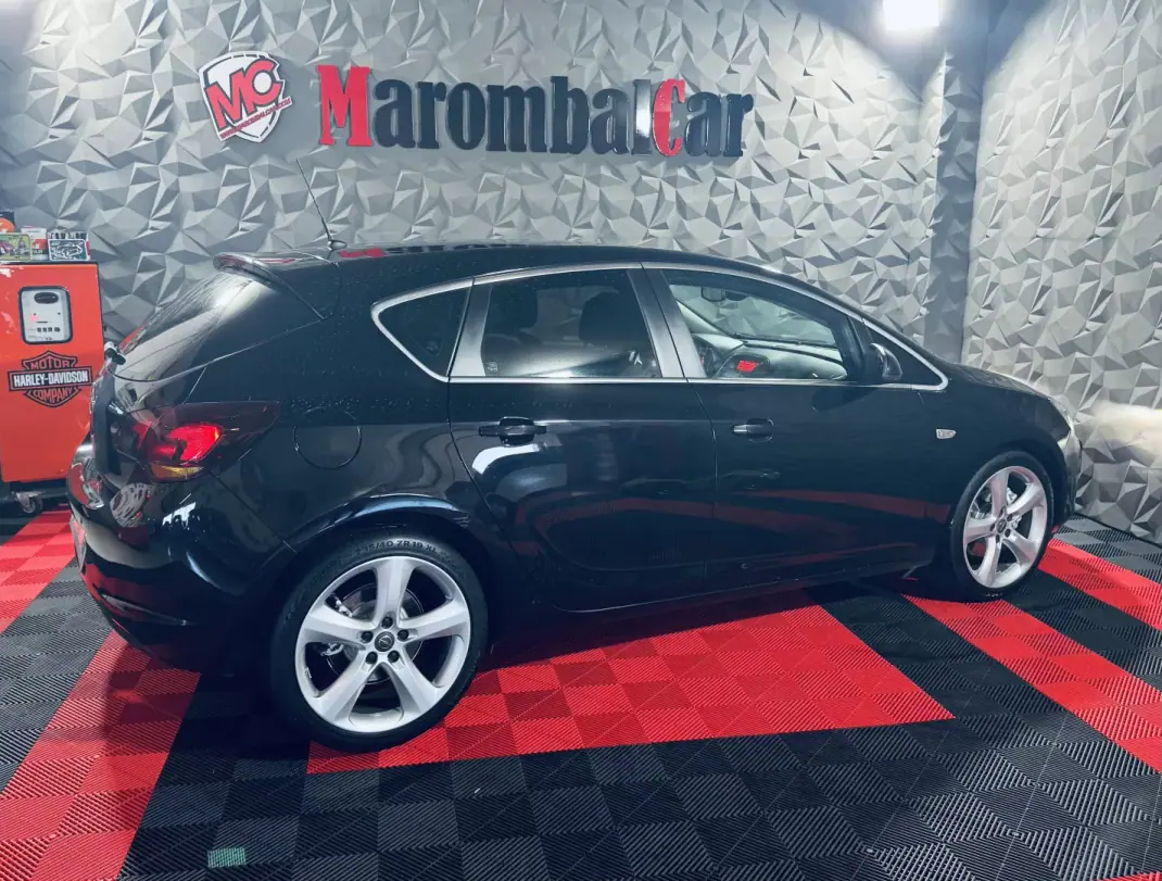 Opel Astra 2010 - 8750 EUR, 247140 km - AUTO.MOTO.pt - 247140km - foto 4 de 23