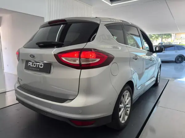 Ford C-Max 2015 - 12990 EUR, 69603 km - AUTO.MOTO.pt - 69603km - foto 10 de 32