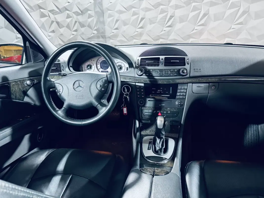 Mercedes-Benz E 270 2003 - 13990 EUR, 91096 km - AUTO.MOTO.pt - 91096km - foto 19 de 34