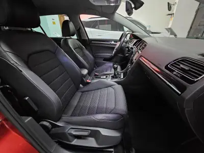Volkswagen Golf 2015 - 15000 EUR, 140202 km - AUTO.MOTO.pt - 140202km - foto 15 de 23