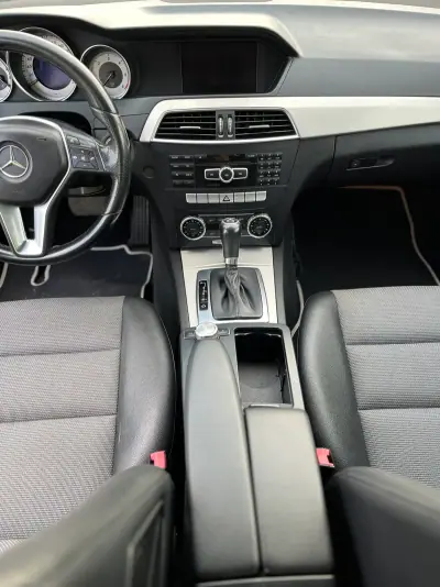 Mercedes-Benz C 220 2010 - 11900 EUR, 310000 km - AUTO.MOTO.pt - 310000km - foto 13 de 14