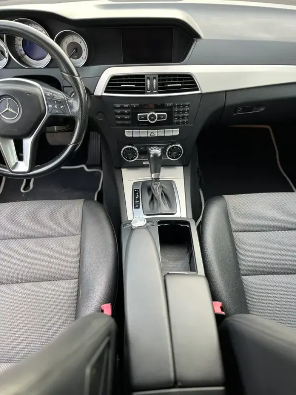 Mercedes-Benz C 220 2010 - 11900 EUR, 310000 km - AUTO.MOTO.pt - 310000km - foto 13 de 14