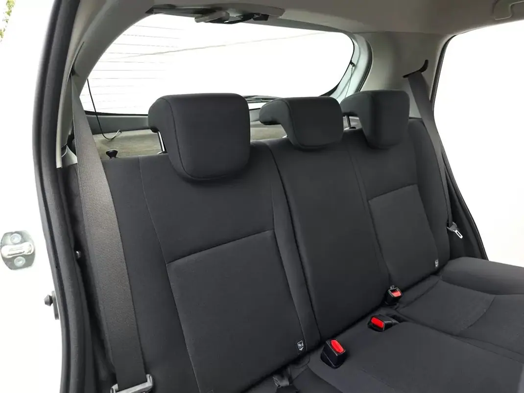 Toyota Yaris 2019 - 11500 EUR, 35900 km - 35900km - foto 20 de 21