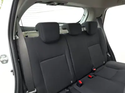 Toyota Yaris 2019 - 11500 EUR, 35900 km - AUTO.MOTO.pt - 35900km - foto 20 de 21