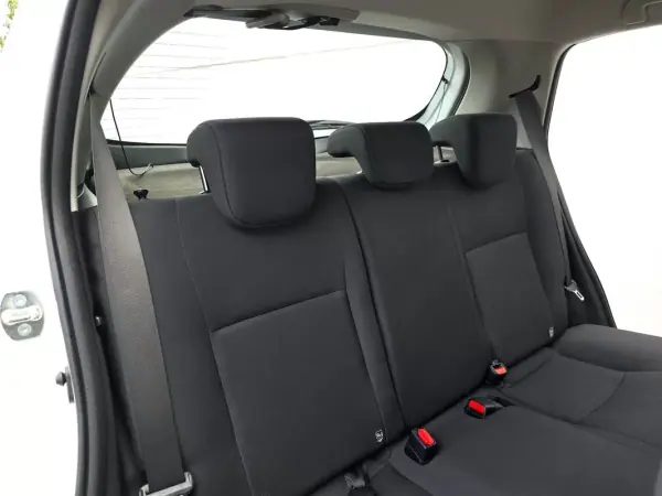 Toyota Yaris 2019 - 11500 EUR, 35900 km - AUTO.MOTO.pt - 35900km - foto 20 de 21