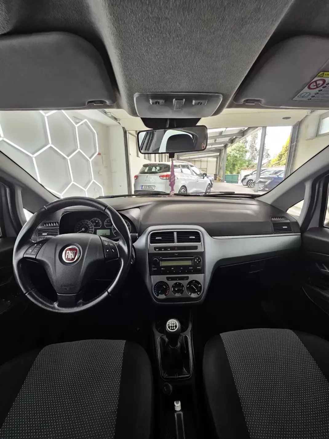 Fiat Grande Punto 2010 - 6000 EUR, 161462 km - AUTO.MOTO.pt - 161462km - foto 31 de 35