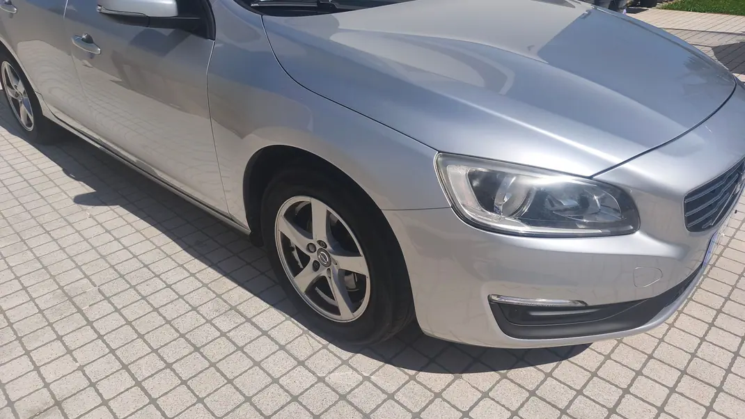 Volvo V60 2015 - 9500 EUR, 230000 km - 230000km - foto 5 de 8