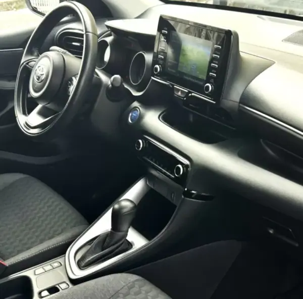 Toyota Yaris 2021 - 21400 EUR, 91340 km - AUTO.MOTO.pt - 91340km - foto 7 de 12