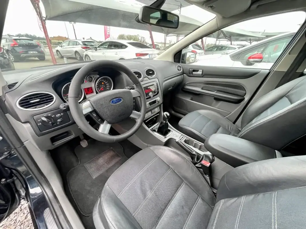 Ford Focus SW 2011 - 7750 EUR, 226741 km - AUTO.MOTO.pt - 226741km - foto 9 de 25