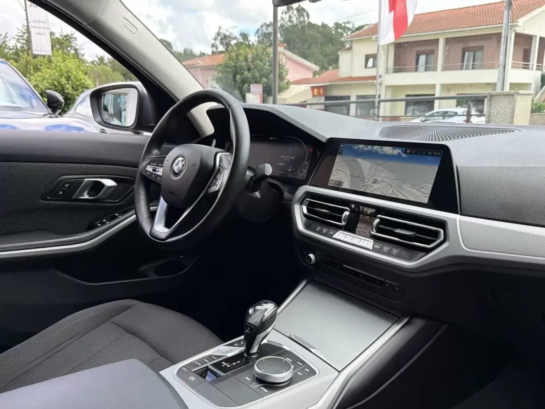 BMW 330e 2019 - 18500 EUR, 206000 km - 206000km - foto 6 de 16