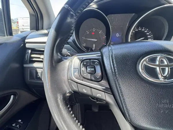 Toyota Avensis Touring Sports 2016 - 11990 EUR, 294000 km - AUTO.MOTO.pt - 294000km - foto 15 de 33