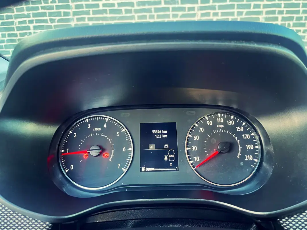 Dacia Sandero 2022 - 15500 EUR, 53000 km - AUTO.MOTO.pt - 53000km - foto 8 de 14