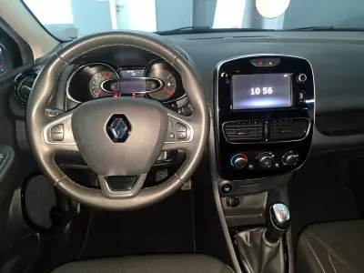 Renault Clio Sport Tourer 2020 - 9990 EUR, 120000 km - AUTO.MOTO.pt - 120000km - foto 10 de 22