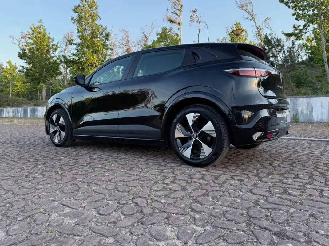Renault Mégane E-Tech 2023 - 23500 EUR, 83000 km - AUTO.MOTO.pt - 83000km - foto 14 de 18