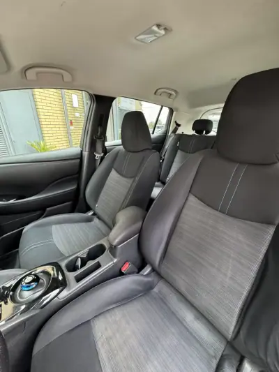 Nissan Leaf 2018 - 10900 EUR, 138100 km - AUTO.MOTO.pt - 138100km - foto 8 de 9