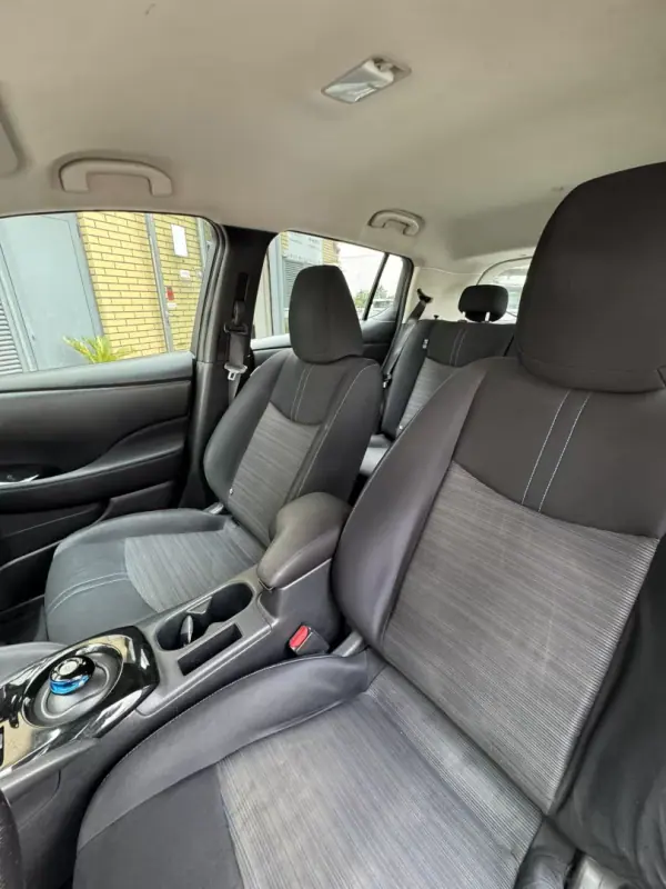 Nissan Leaf 2018 - 10900 EUR, 138100 km - AUTO.MOTO.pt - 138100km - foto 8 de 9