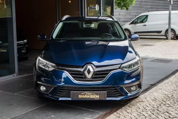 Renault Mégane Sport Tourer 2018 - 9990 EUR, 330112 km - AUTO.MOTO.pt - 330112km - foto 7 de 38