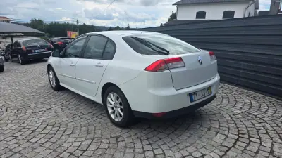 Renault Laguna 2007 - 4490 EUR, 213000 km - AUTO.MOTO.pt - 213000km - foto 3 de 16