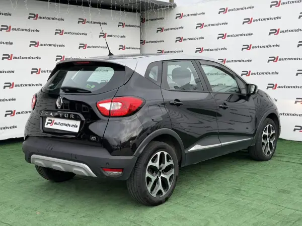 Renault Captur 2016 - 12990 EUR, 142000 km - AUTO.MOTO.pt - 142000km - foto 8 de 23