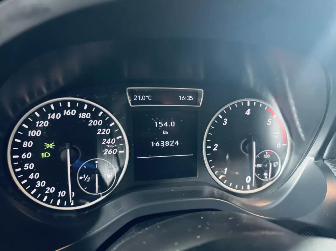 Mercedes-Benz A 160 2014 - 12990 EUR, 163824 km - AUTO.MOTO.pt - 163824km - foto 26 de 34